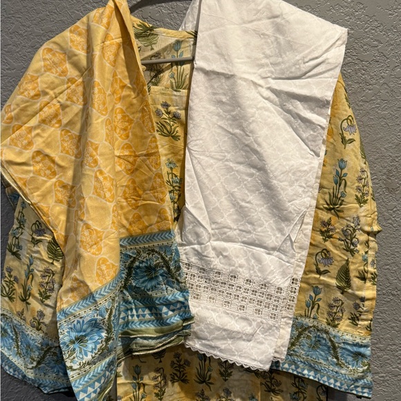 Floral Yellow and Blue Tunic - Picture 4 of 4